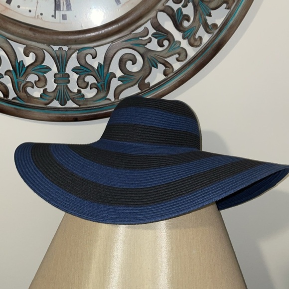 NWT Banana Republic Wide Brim Sun/Summer/Garden/Beach/Cruise hat. Black/Blue M/L
